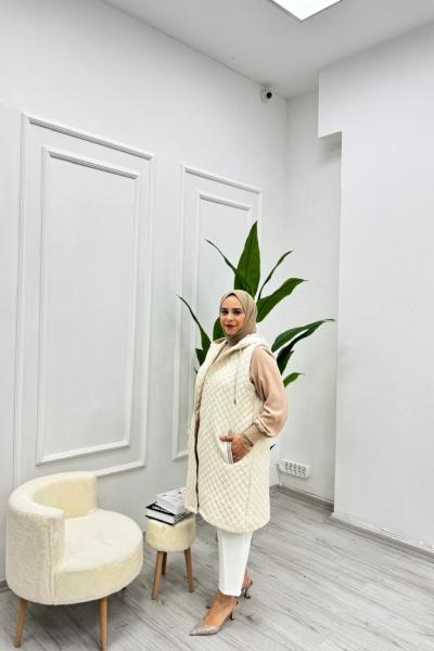 Taş Detaylı Kapşonlu Kapitone Yelek Bej
