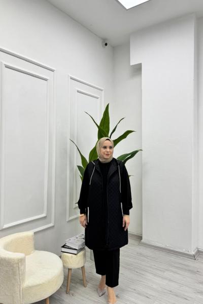 Taş Detaylı Kapşonlu Kapitone Yelek Siyah