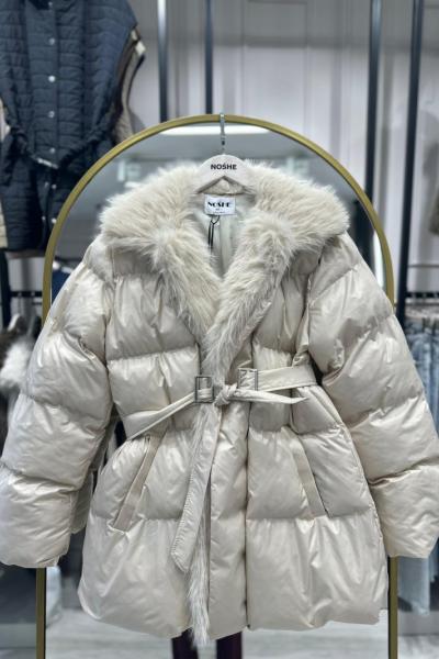 Belden Bağlamalı Kürk Detaylı Şişme Mont  Bej