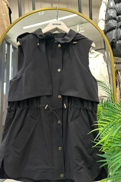 Kapüşonlu Yelek Tasarımıyla Modern ve Şık StiL Siyah