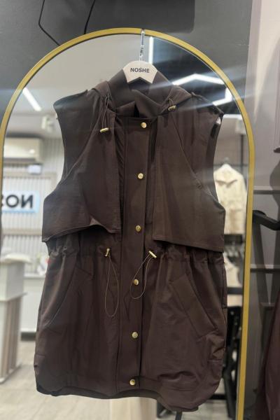 Kapüşonlu Yelek Tasarımıyla Modern ve Şık StiL Kahverengi