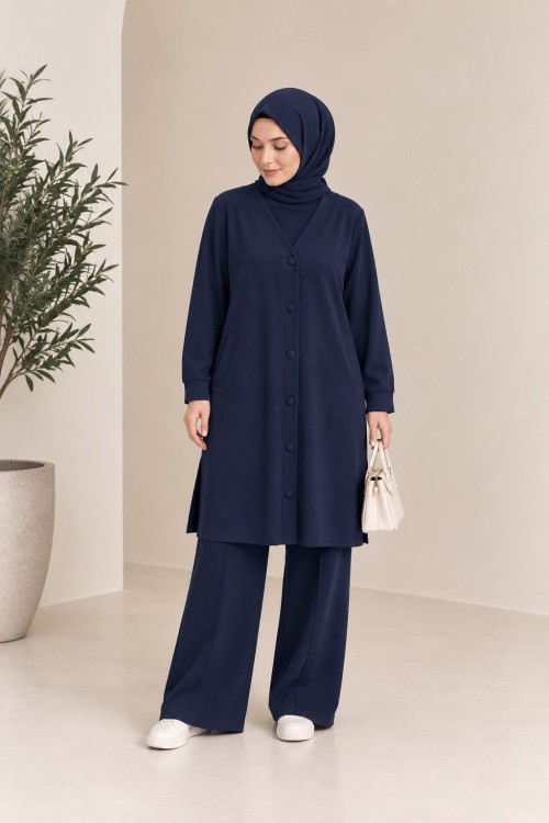 Üçlü Düğmeli Tesettür Takım – İçlik, Tunik ve Pantolon Lacivert